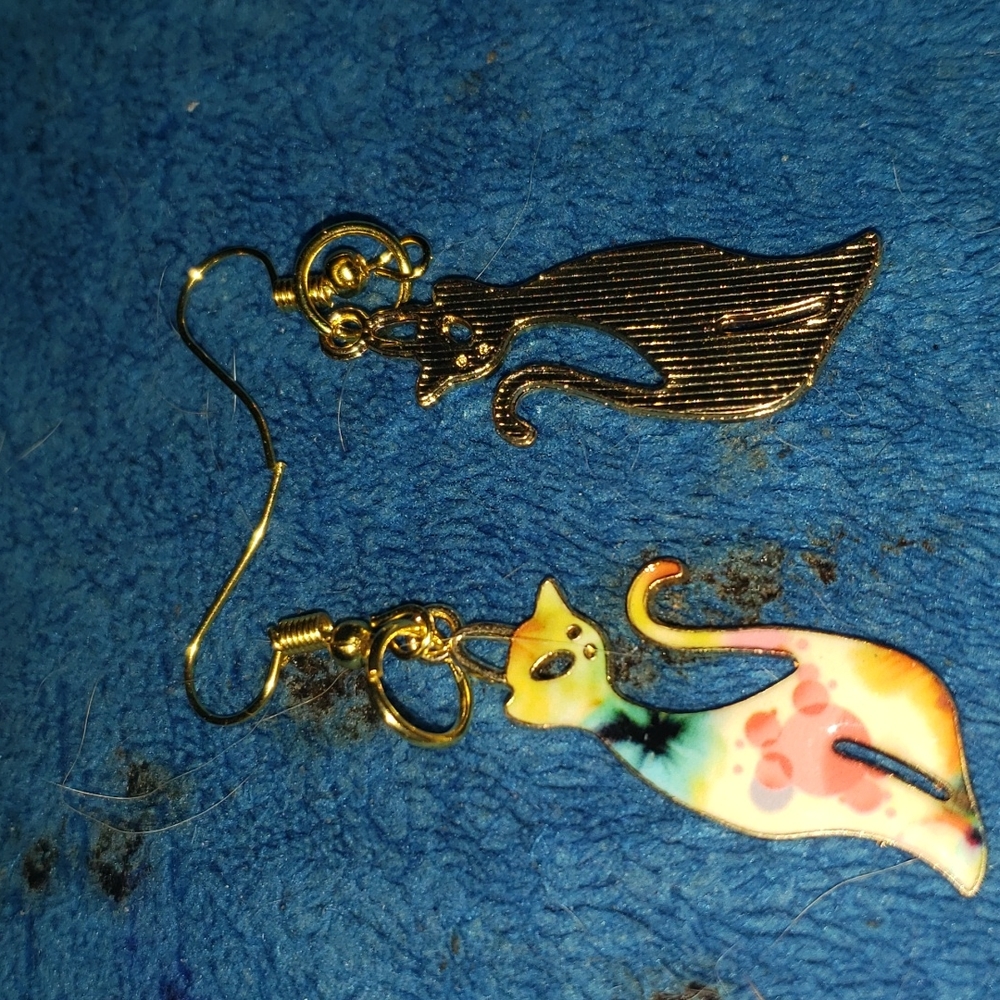 ADORABLE Floral Cat Earrings